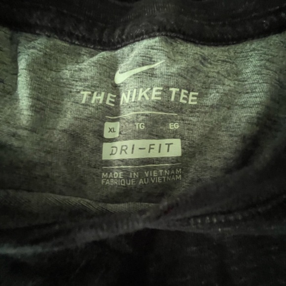 Nike long sleeve men’s size XL I great condition camera quality not great - Picture 5 of 5